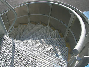 Винтовая лестница из решетчатых настилов